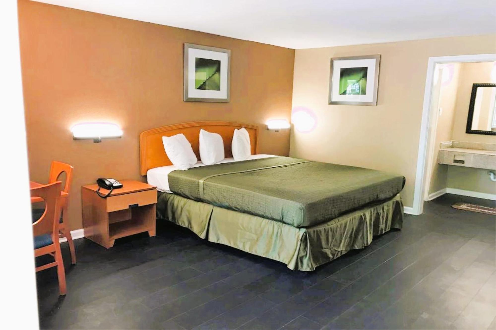 Oyo Hotel Tallahassee Downtown Bagian luar foto