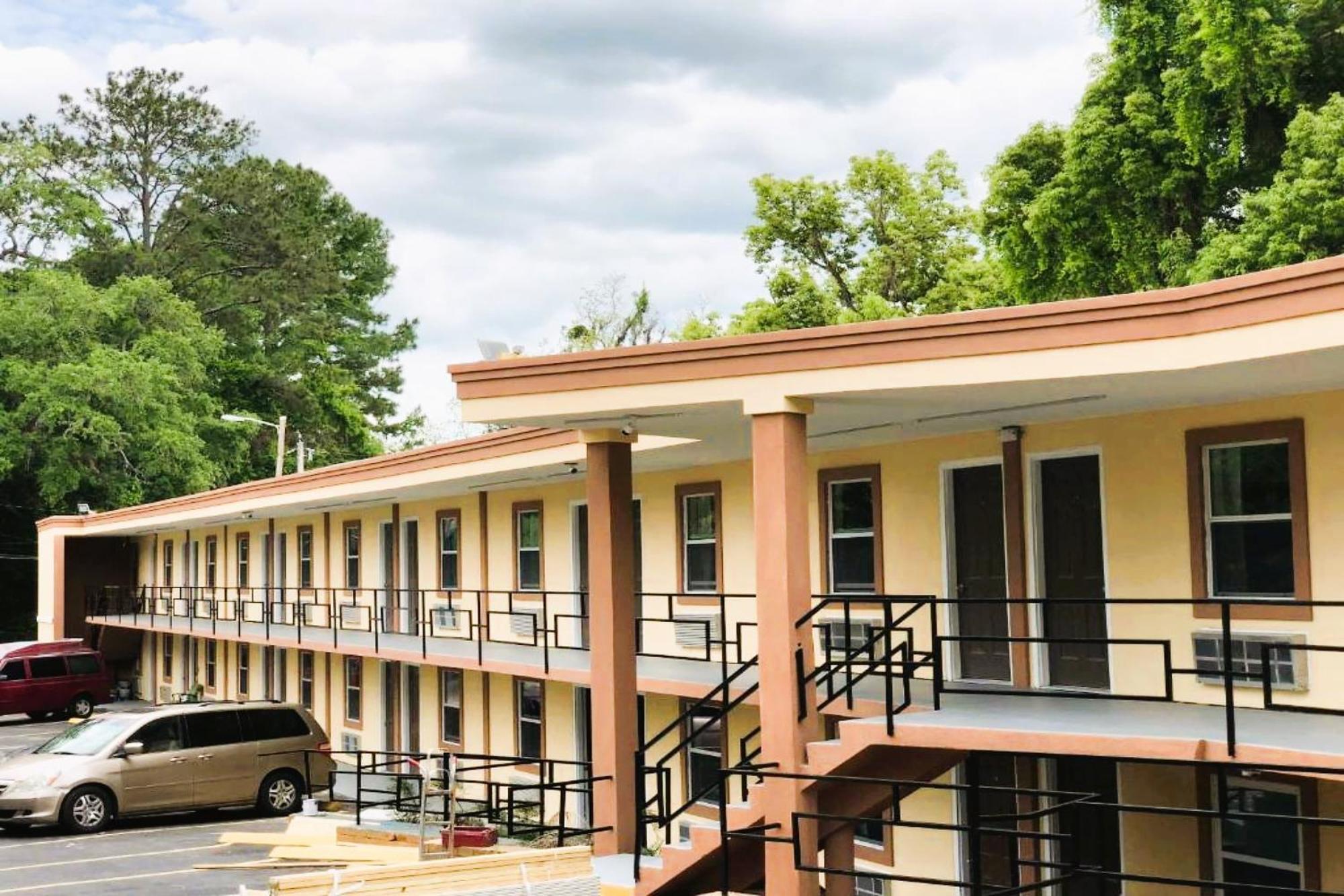 Oyo Hotel Tallahassee Downtown Bagian luar foto