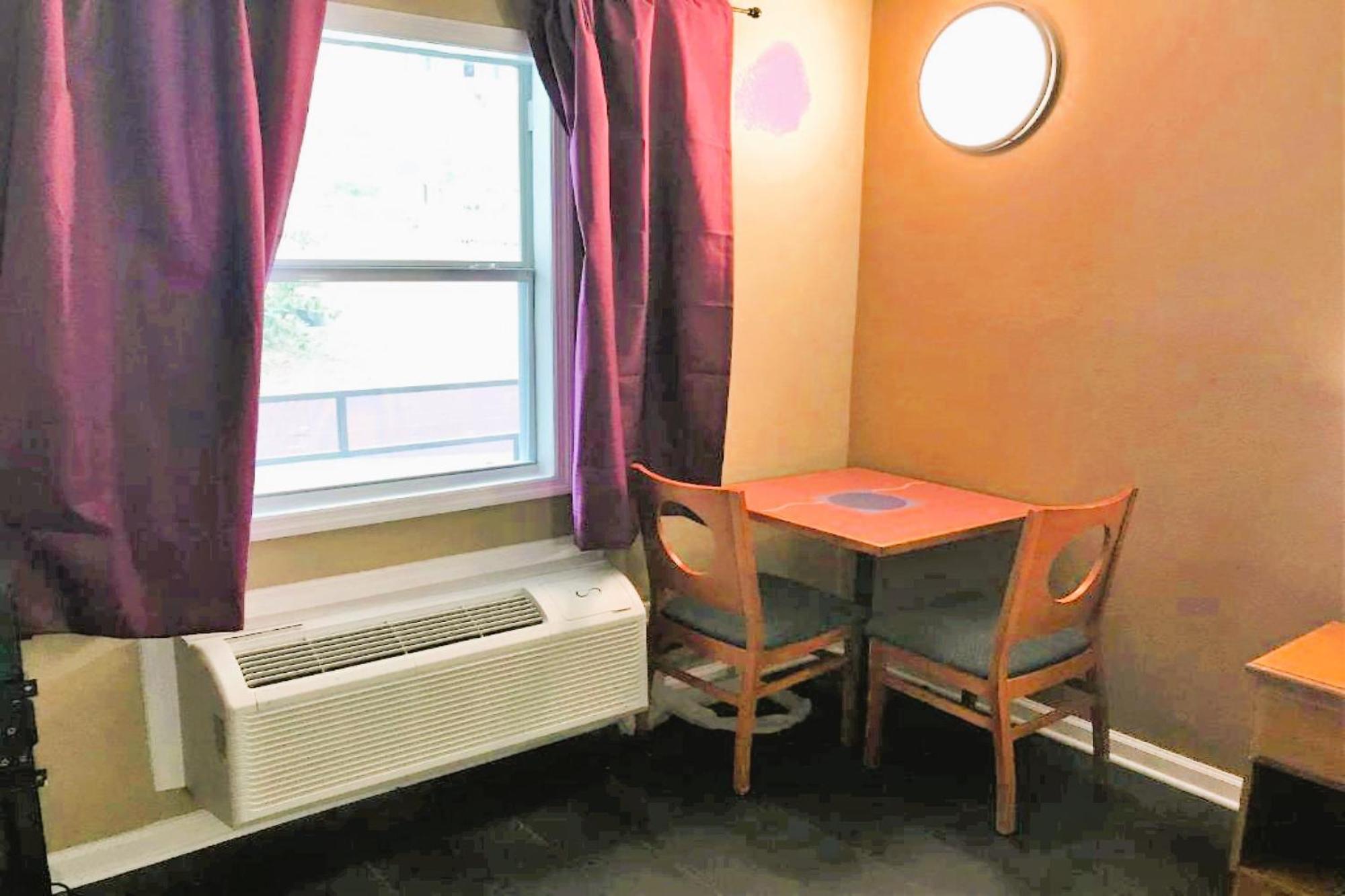 Oyo Hotel Tallahassee Downtown Bagian luar foto