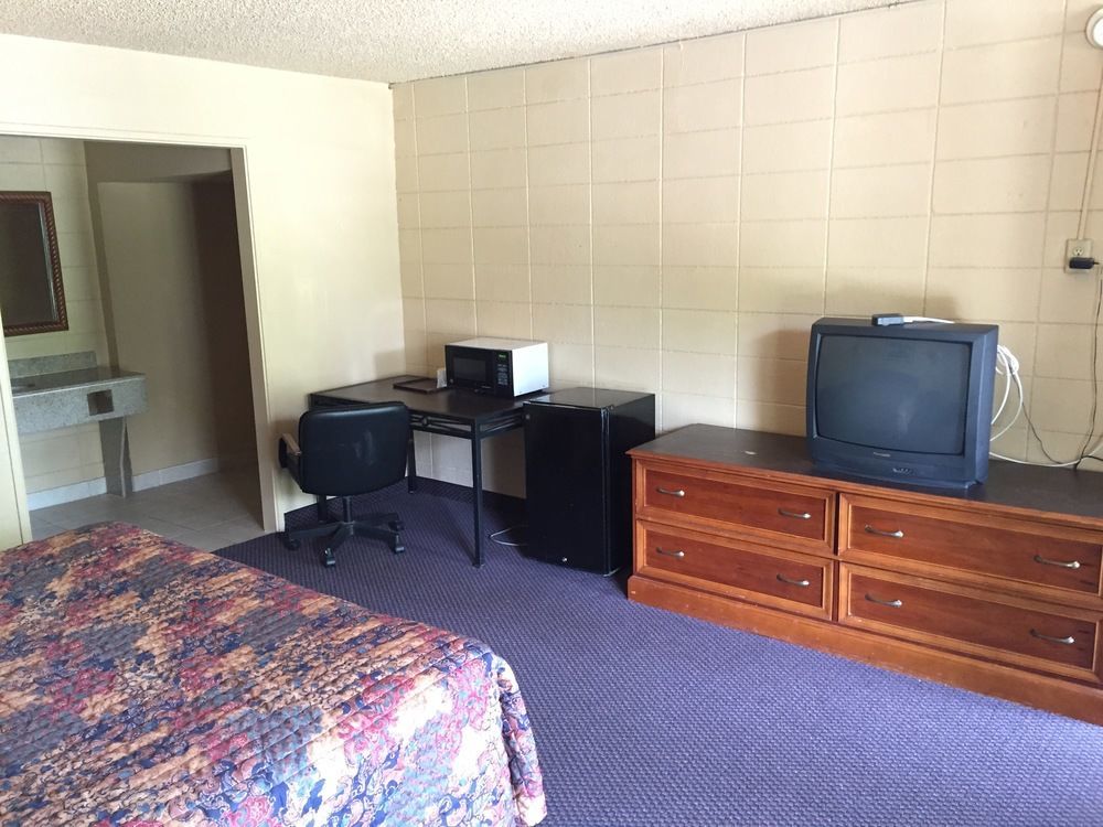Oyo Hotel Tallahassee Downtown Bagian luar foto