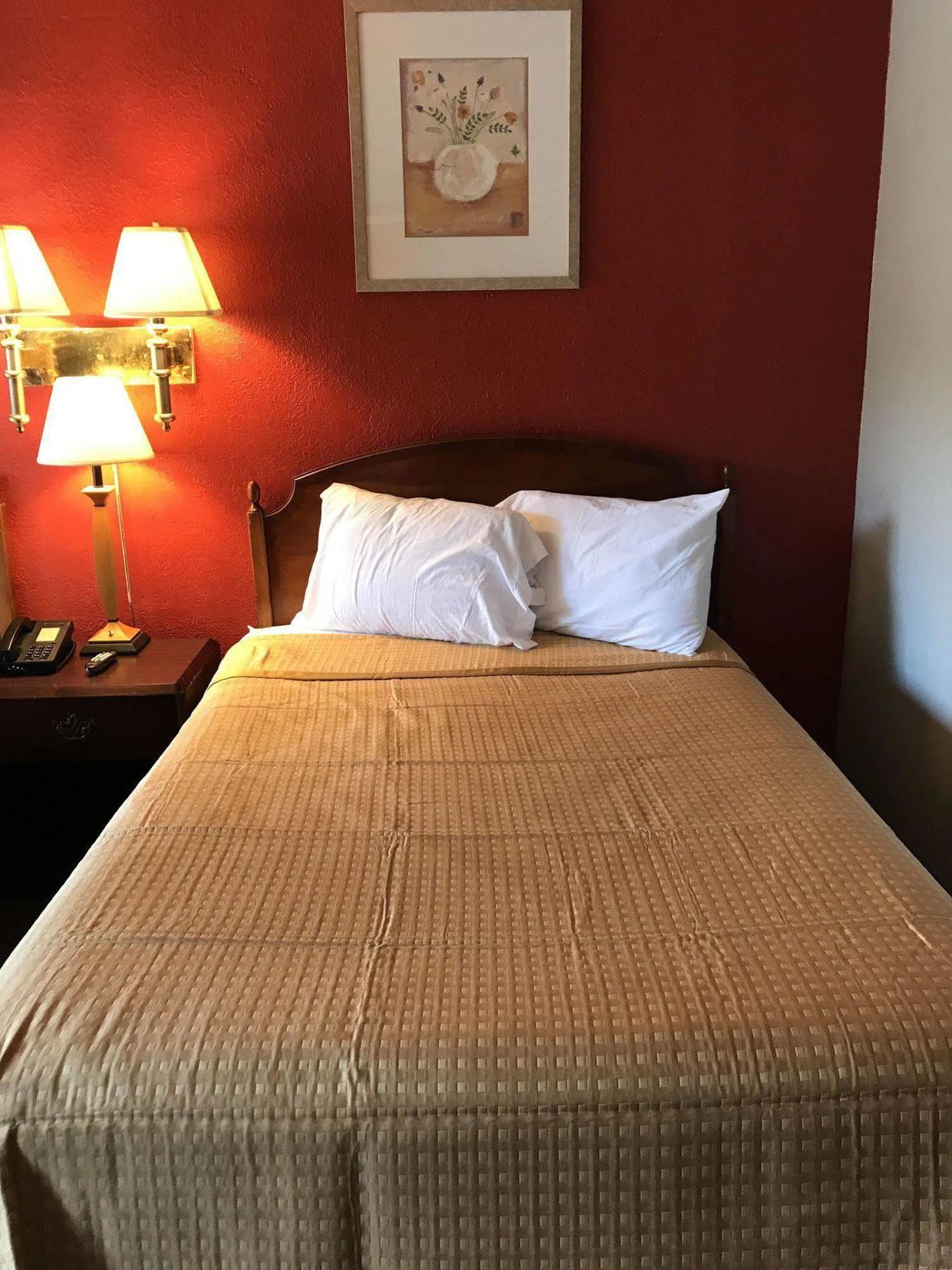 Oyo Hotel Tallahassee Downtown Bagian luar foto